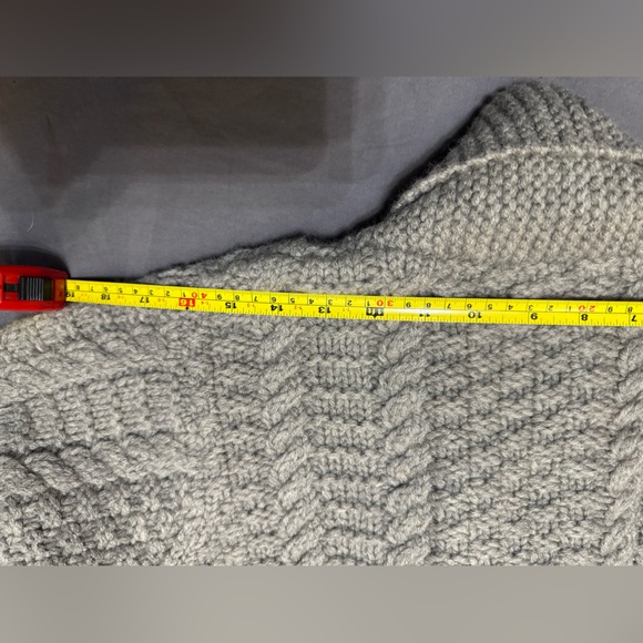 J. Crew Women’s Chunky Cabled Gray 100% Wool Button-Up Cardigan. - Picture 12 of 13